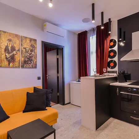 Stylish 1-bdr In With Rock'n'roll Vibes By Flat Mаnager